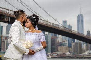 Wedding photography, Brooklyn bridge and groom kissing couple photography by Hortiz photography, video and Film